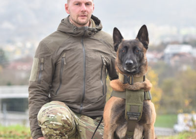 Visiteur avec son chien sur Cyno-Ops