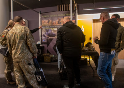 Stand de l'exposant Tattika sur Cyno-Ops avec des visiteurs